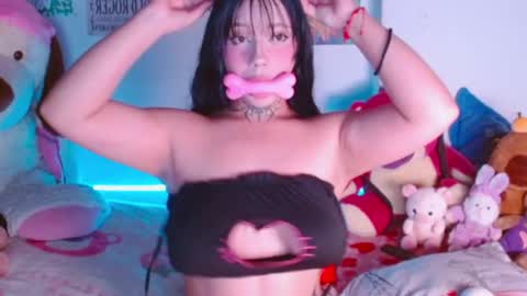 Snapshot of ellope chatting on 12.01.25 Ellope online show from 12.01.25