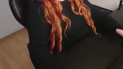 Snapshot of elly_petite chatting on 11.27.25 Elly online show from 11.27.25