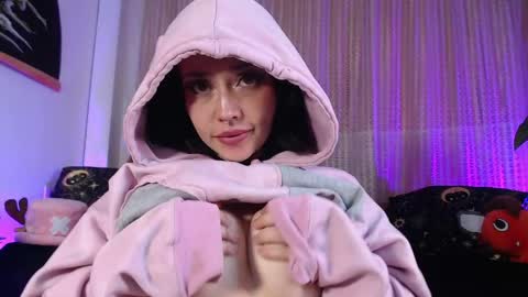 Snapshot of elly_uwuw chatting on 05.10.26 Emy Castro online show from 05.10.26