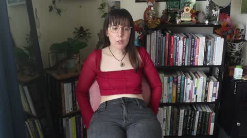 Elly Naomi online show from 10.18.25