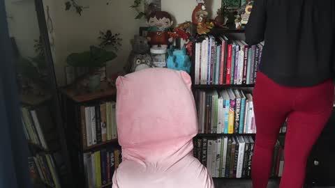 Elly Naomi online show from 10.19.25