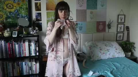 Elly Naomi online show from 05.24.26