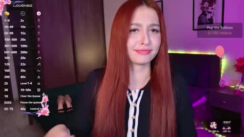 Snapshot of ellypeach chatting on 11.28.25 EllyPeach online show from 11.28.25