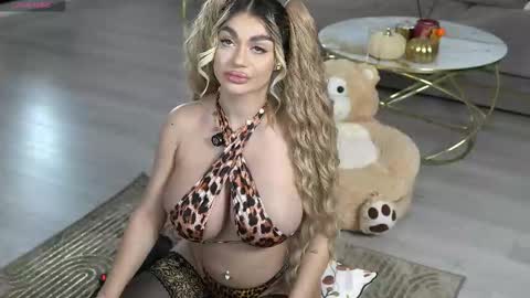 Snapshot of ellyxxxelly chatting on 10.17.25 Elly online show from 10.17.25