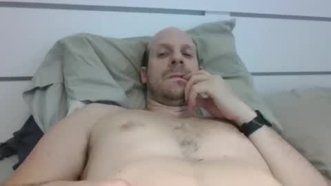 Snapshot of elmatirestrepo chatting on 03.12.26 Mati Restrepo online show from 03.12.26