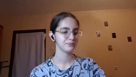 Snapshot of elmeraurora chatting on 06.17.26 Kate online show from 06.17.26