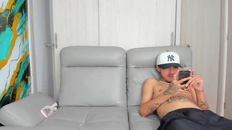 Snapshot of elmessi_ chatting on 11.11.25 BLUE-MESSI-ARES online show from 11.11.25