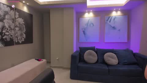 Snapshot of eloisaolivero chatting on 10.30.25 ELOISA OLIVERO online show from 10.30.25