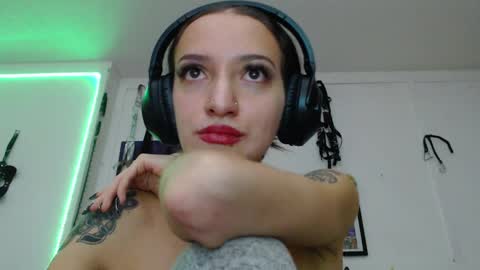 Chelsea  Please help me to reach 100 thumbs up online show from 02.09.25