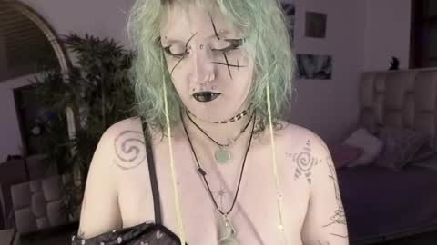 Snapshot of eloisee_ chatting on 05.13.26 Eloise . online show from 05.13.26