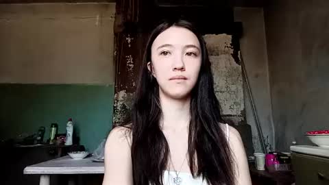 Snapshot of elouisevallian chatting on 06.27.26 Elara online show from 06.27.26