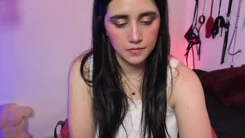 elowen_halley1 online show from 04.17.26