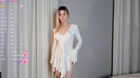 Snapshot of elswythbareford chatting on 10.20.25 Elizabeth online show from 10.20.25