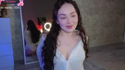 Snapshot of elusive_mia chatting on 06.16.26 Mia 3 online show from 06.16.26