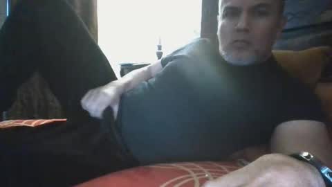 Snapshot of elvecinoatractivo chatting on 12.01.25 Peter pan online show from 12.01.25