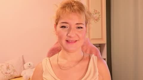 Elvira online show from 11.21.25