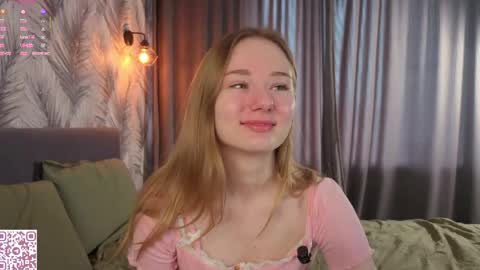Snapshot of elvyrose chatting on 04.20.26 Alex online show from 04.20.26