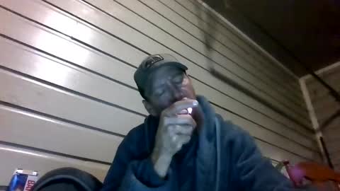 elwooood7 online show from 11.08.25