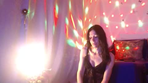 Elisa online show from 10.21.25