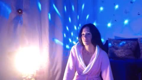 Elisa online show from 10.25.25