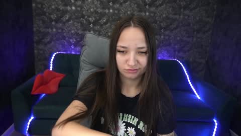 Snapshot of elyslunar_ chatting on 12.08.24 Call me Elis online show from 12.08.24