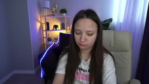 Snapshot of elyslunar_ chatting on 02.04.25 Call me Elis online show from 02.04.25