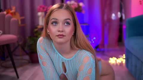 Snapshot of elyssawetxx chatting on 11.21.25 Elyssa online show from 11.21.25