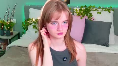 Snapshot of elza_hofffman chatting on 06.19.26 Chloyka online show from 06.19.26