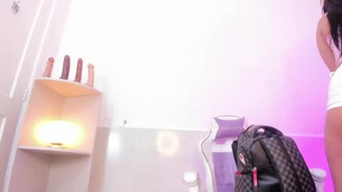Snapshot of ema_lambert chatting on 05.30.26 Ema Lambert online show from 05.30.26