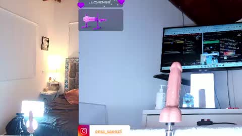 Snapshot of ema_saenz_ chatting on 06.23.26 Sofia online show from 06.23.26