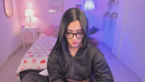 Snapshot of ema_soul chatting on 09.08.25 emma soul online show from 09.08.25