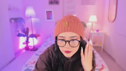 Snapshot of ema_soul chatting on 09.17.25 emma soul online show from 09.17.25