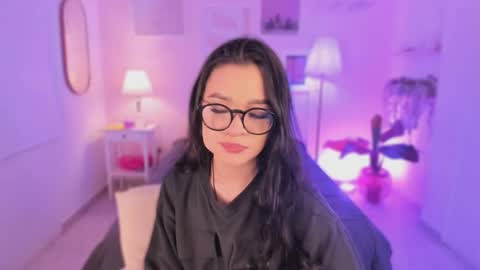 Snapshot of ema_soul chatting on 11.07.25 emma soul online show from 11.07.25