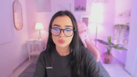 Snapshot of ema_soul chatting on 11.24.25 emma soul online show from 11.24.25