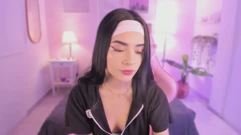 Snapshot of ema_soul chatting on 11.25.25 emma soul online show from 11.25.25