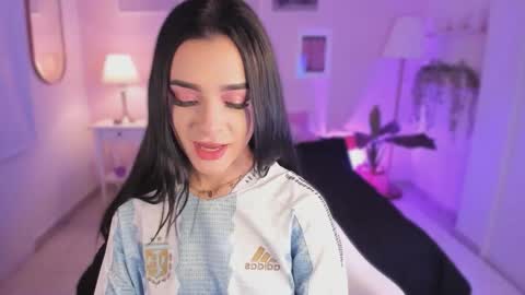 Snapshot of ema_soul chatting on 12.22.25 emma soul online show from 12.22.25