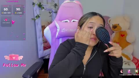 Snapshot of ema_tayy chatting on 03.11.25 Ema online show from 03.11.25