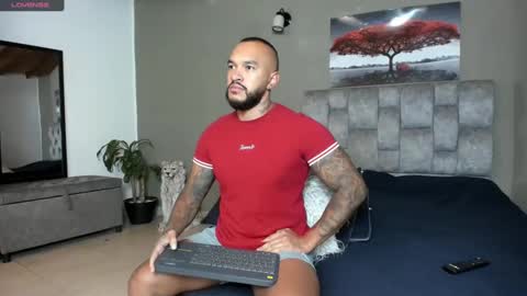 Snapshot of emanuelspencer chatting on 02.11.25 emanuelspencer online show from 02.11.25