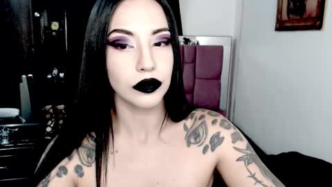 Snapshot of emearld_black chatting on 11.23.25 Emerald Black online show from 11.23.25