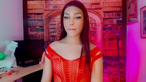 Snapshot of emeli_roushot chatting on 07.16.26 Emeli online show from 07.16.26