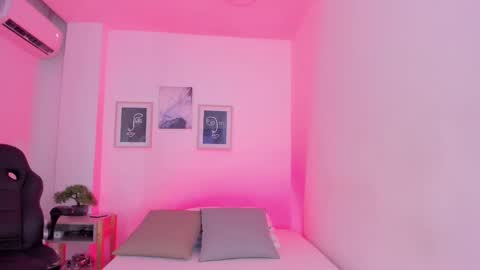 Snapshot of emelie_89 chatting on 02.11.25 emelie_89 online show from 02.11.25