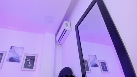 Snapshot of emelie_89 chatting on 02.11.25 emelie_89 online show from 02.11.25