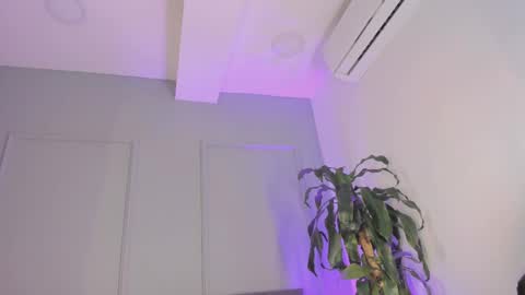 Snapshot of emelie_89 chatting on 10.28.25 emelie_89 online show from 10.28.25