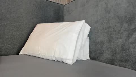 Snapshot of emelie_89 chatting on 11.22.25 emelie_89 online show from 11.22.25