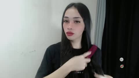 Snapshot of emelyn_fuckdoll chatting on 01.27.25 Scarlett online show from 01.27.25