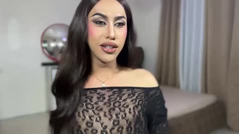 Snapshot of emelywest chatting on 02.10.26 EMELY online show from 02.10.26