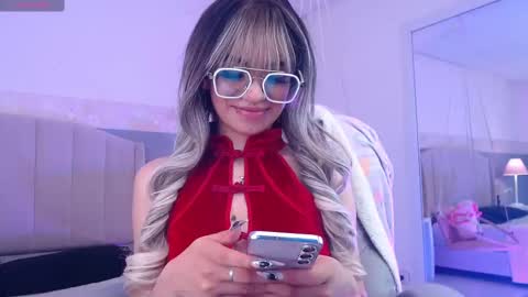 Snapshot of emerald_gh chatting on 09.28.25 Danna online show from 09.28.25