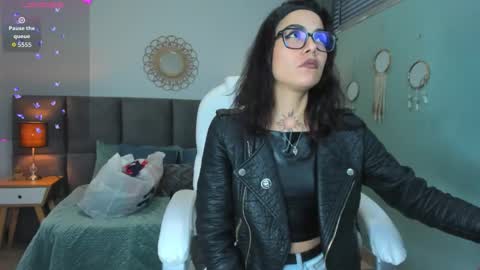 Snapshot of emeralda_co chatting on 02.11.26 Esmeralda online show from 02.11.26