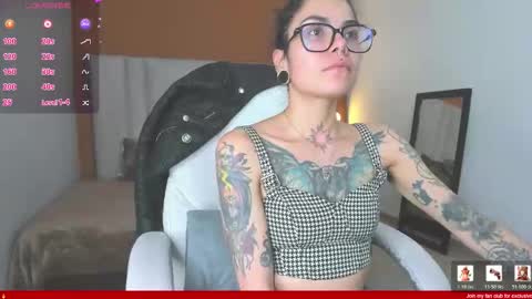 Snapshot of emeralda_co chatting on 02.17.26 Esmeralda online show from 02.17.26