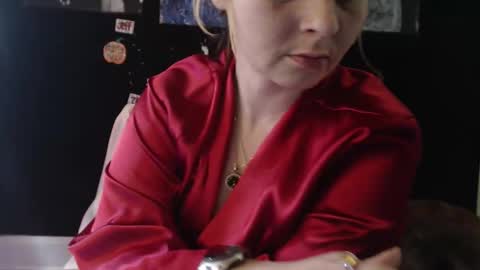 emeraldstrawberri online show from 11.18.25